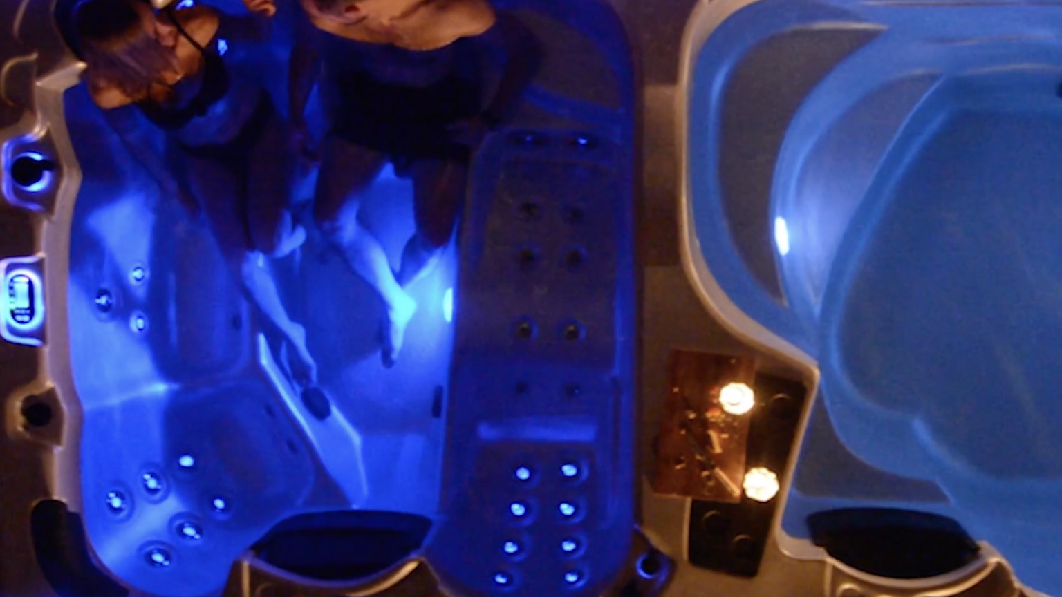 Vortex Avante hydroglow jets and topside control lighting