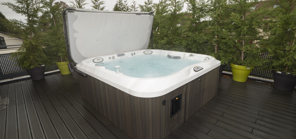 How to look after your spa pool cover