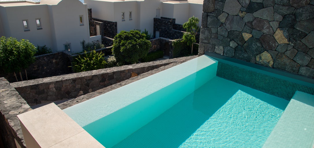 What is a Plunge Pool | Pros & Cons | Spa World Australia