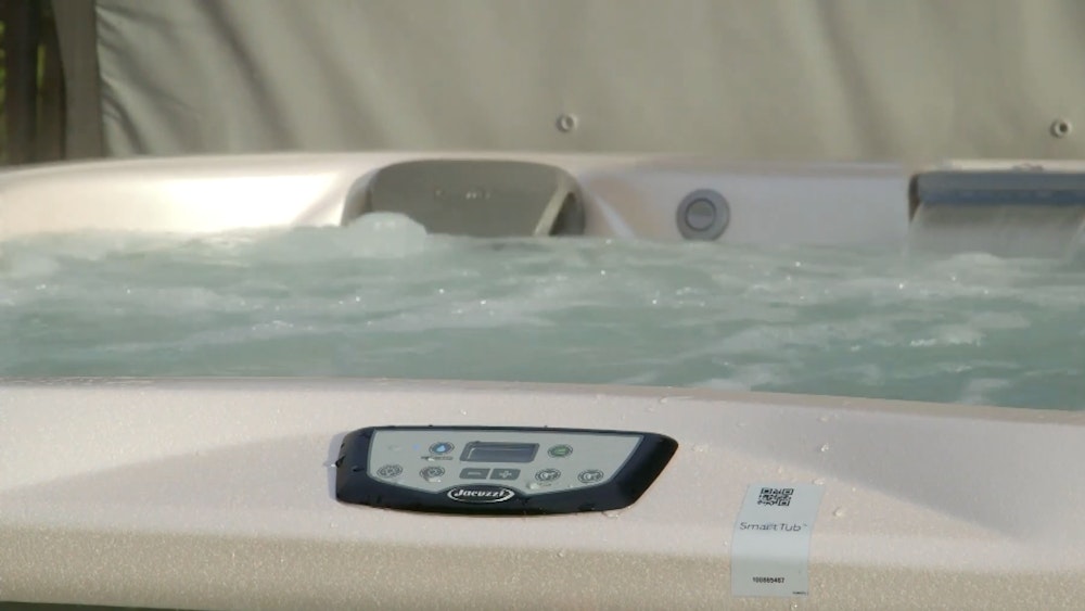 Jacuzzi® J300™ Collection Spa Maintenance Guide