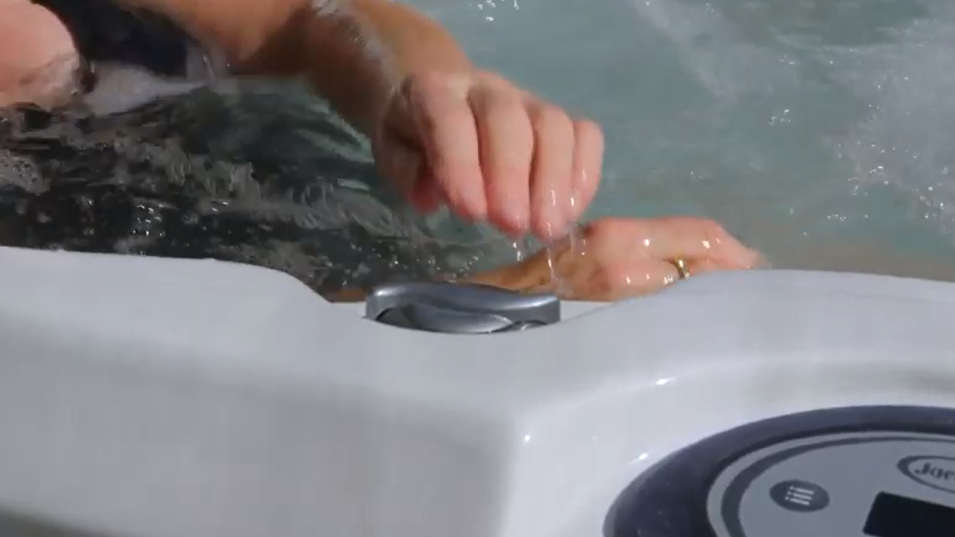 Jacuzzi® J-300™ Collection Spa Controls and Features