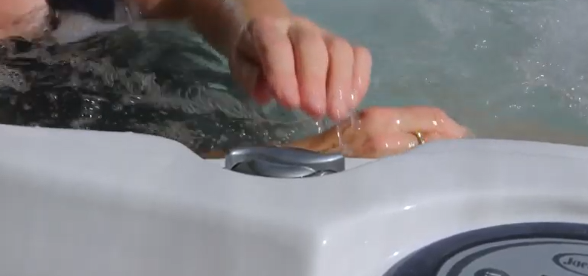 Jacuzzi® J-300™ Collection Spa Controls and Features
