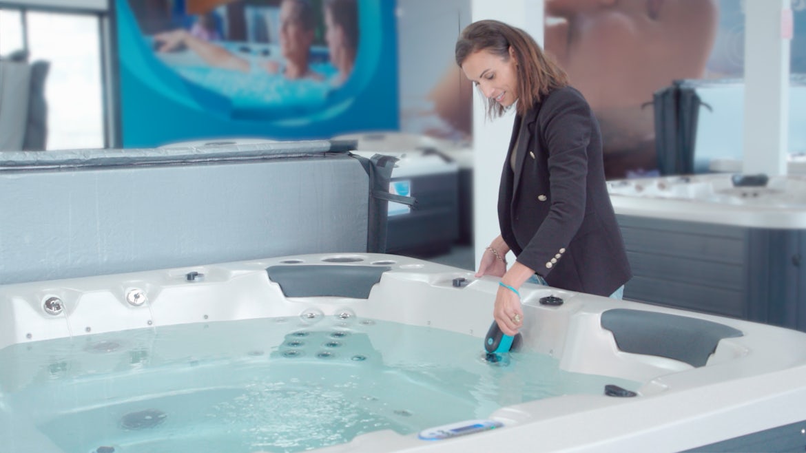 How To Remove Scum Line In Spa Spa World NZ how-to-remove-scum-line-in-spa-spa-world-nz