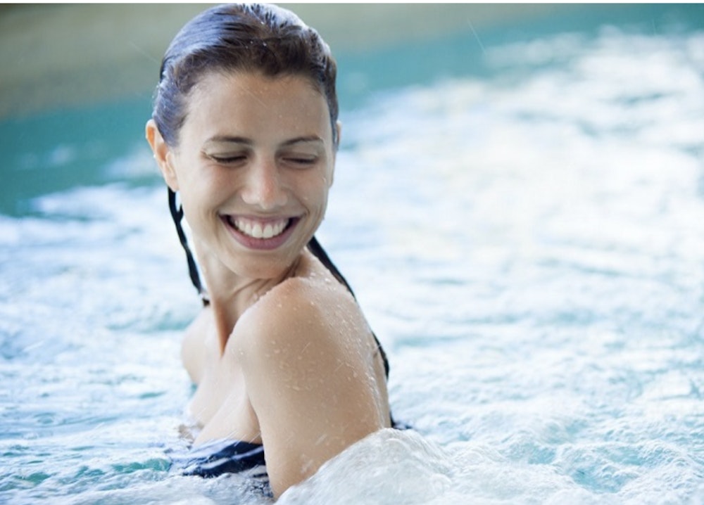 What does a spa ozonator do? (Benefits, Costs, maintenance and more)