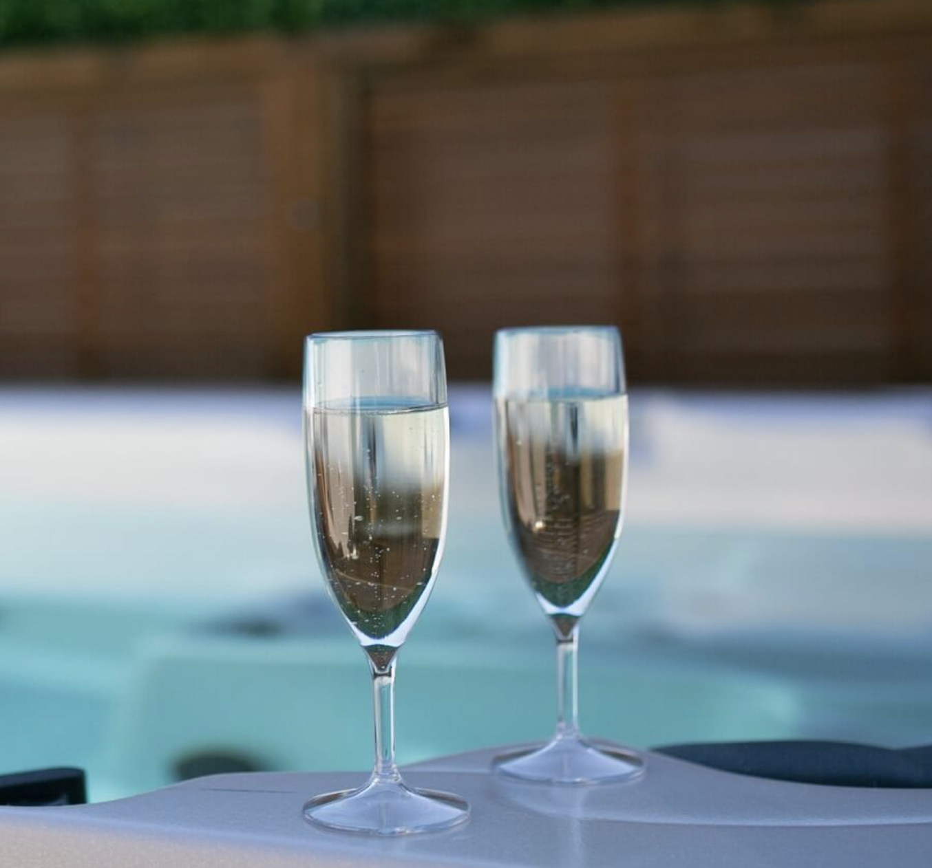 Champagne Flutes (Pair)