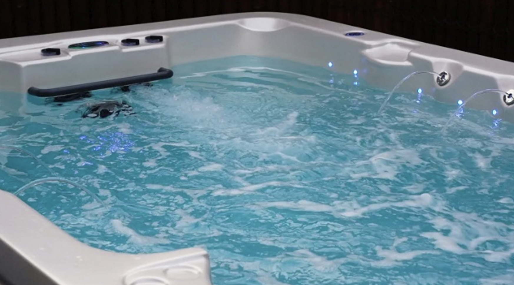 How to avoid spa pool folliculitis hero