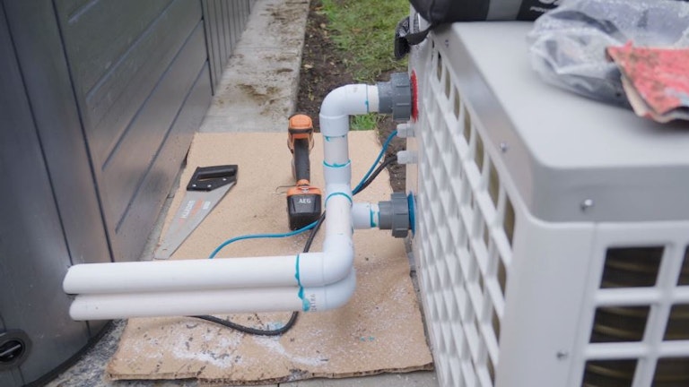 Spa heat pump pipes