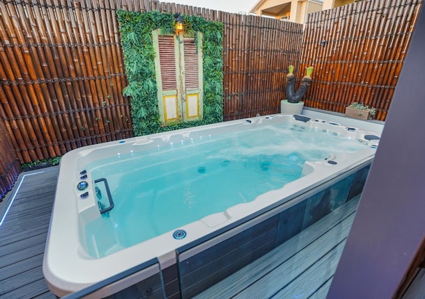 Aquagym inground in deck with lights