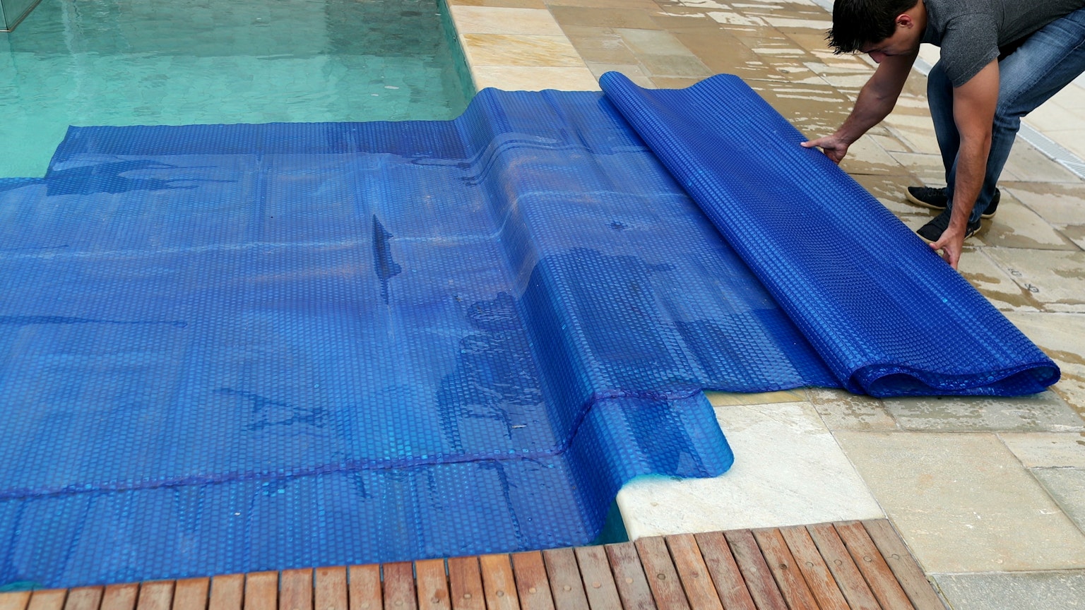 Floating cover