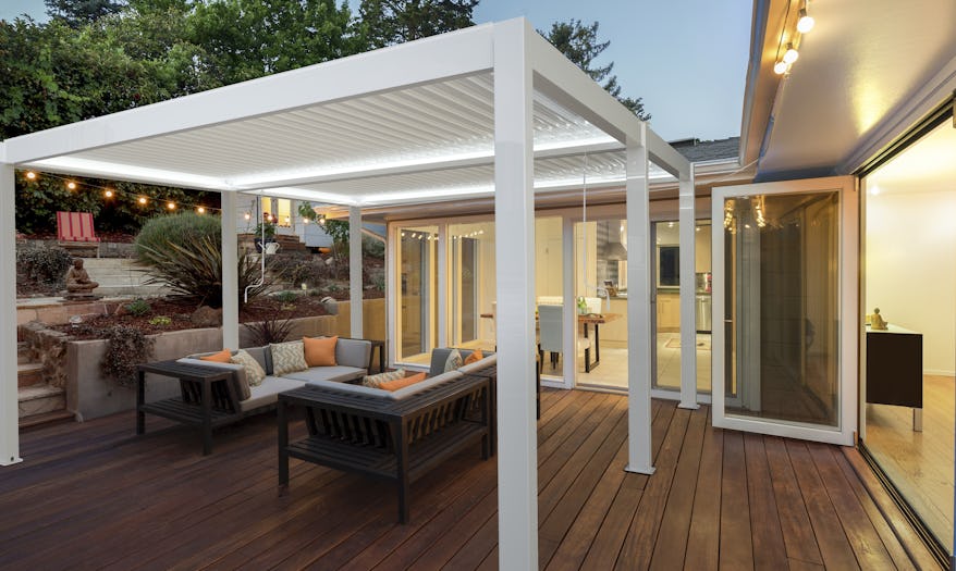 4600M manual pergola in the backyard