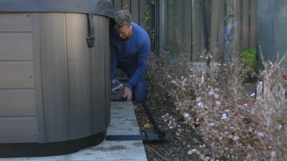 placing cover lifter feet under the spa