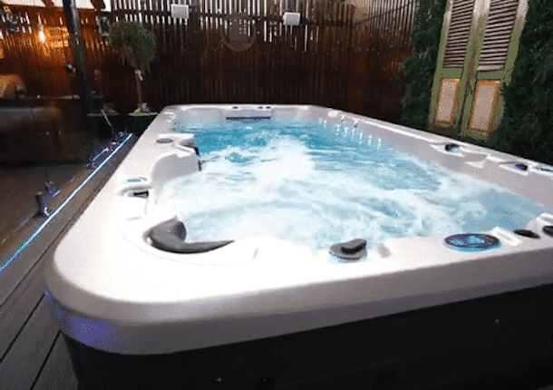 Customer Matt's beautiful Nitro spa installation