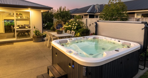 Spa pool backyard inspo