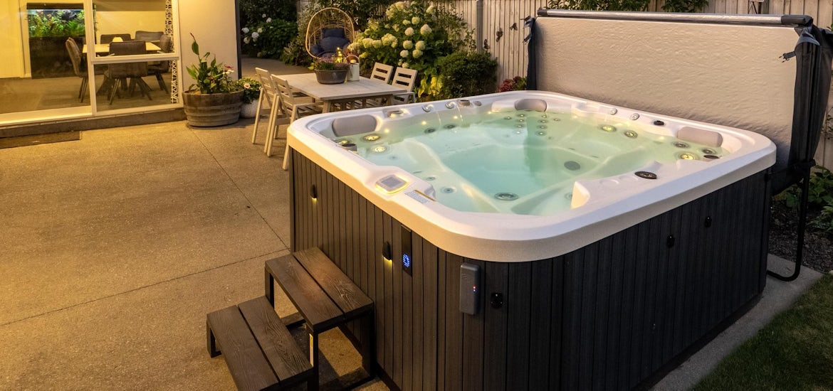 beautiful outside setting with a spa pool