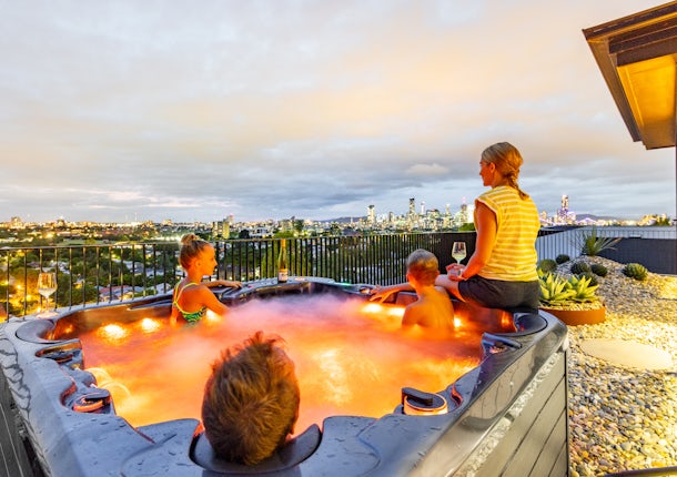 A family enjoying the Vortex® Nitro™