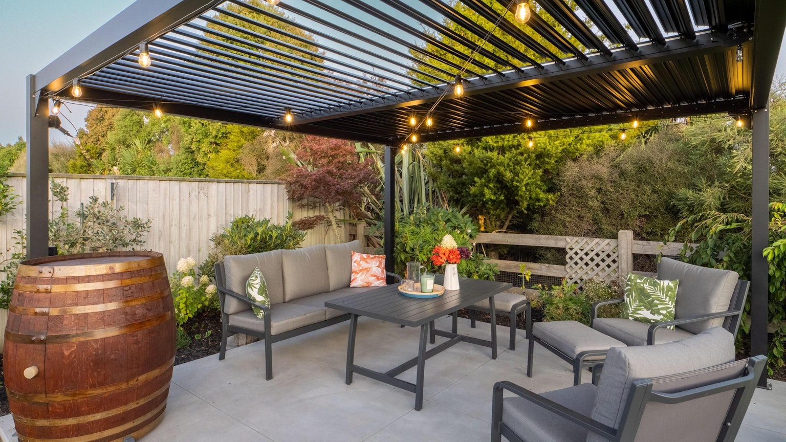 pergola-outdoor-setting
