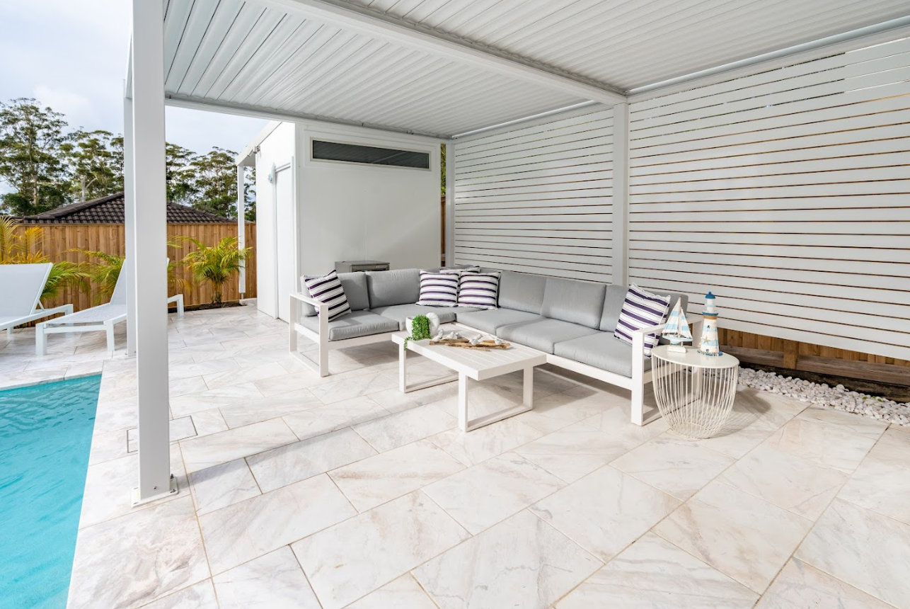 tumbi umbi spa install with a pergola