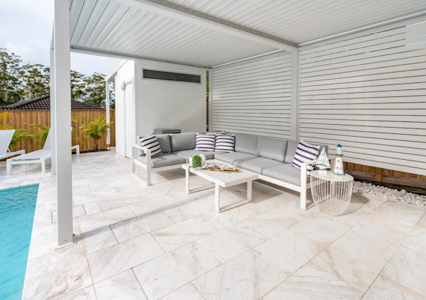tumbi umbi spa install with a pergola