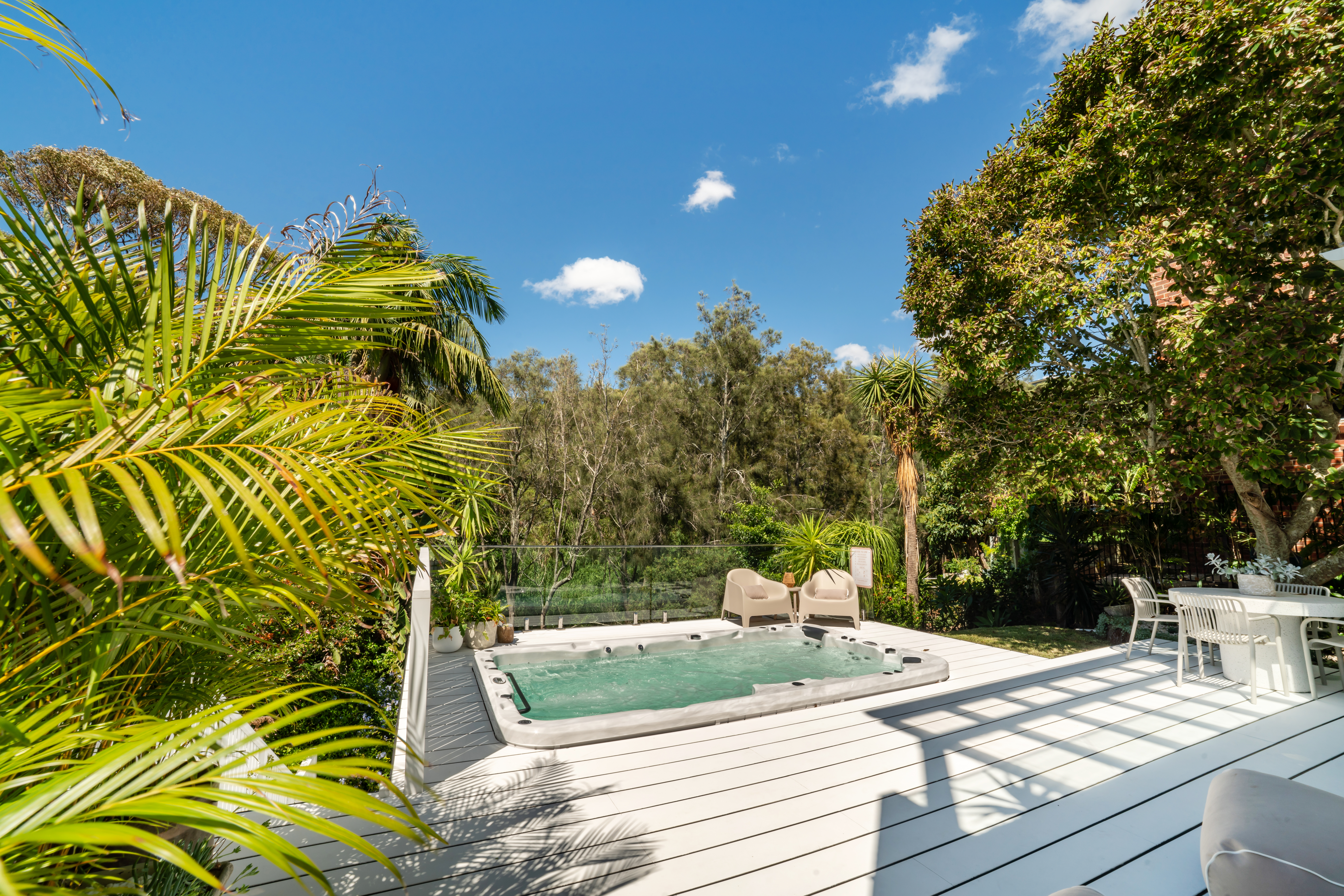 Aqualounge and tropical planting