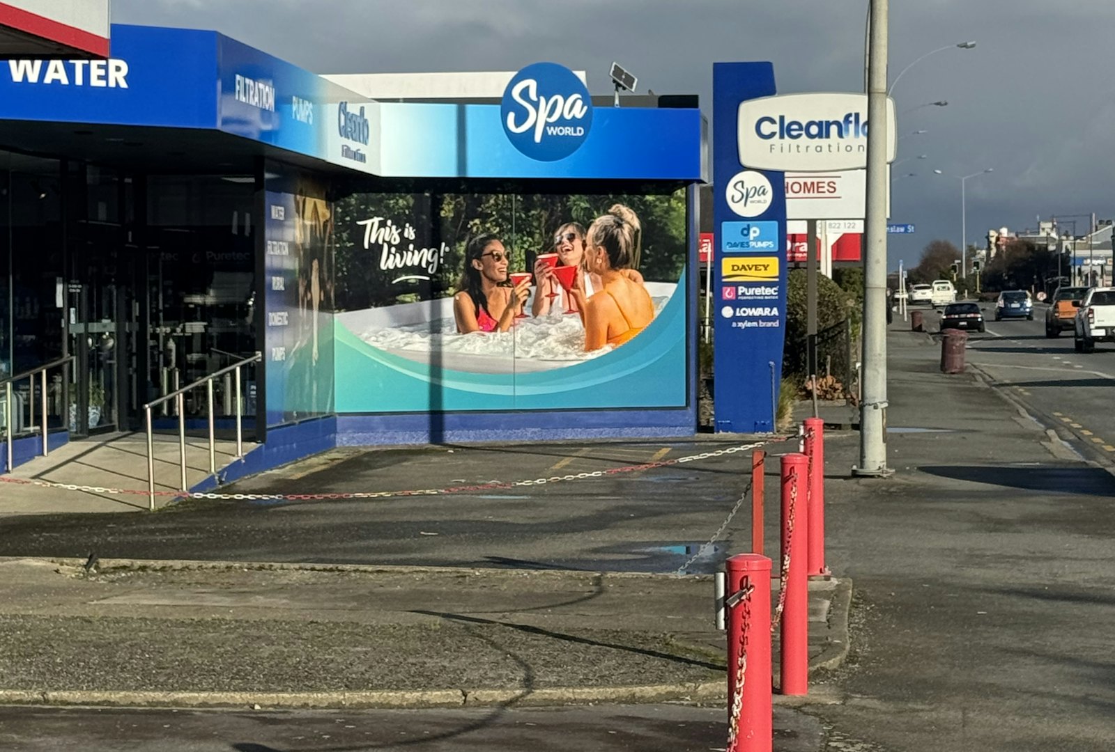 Exterior of the Spa World Invercargill showroom