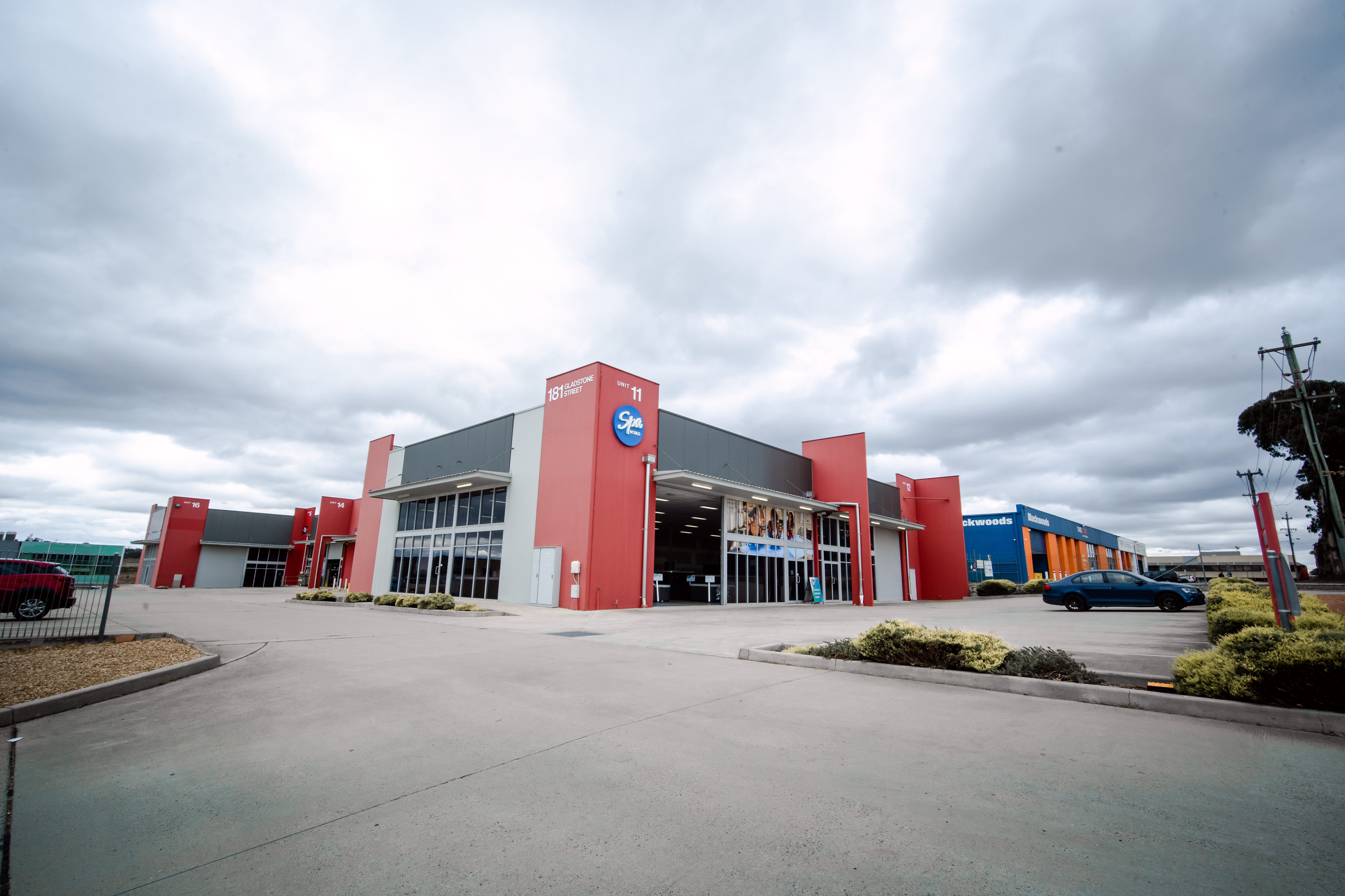 Street view of the Spa World Canberra showroom