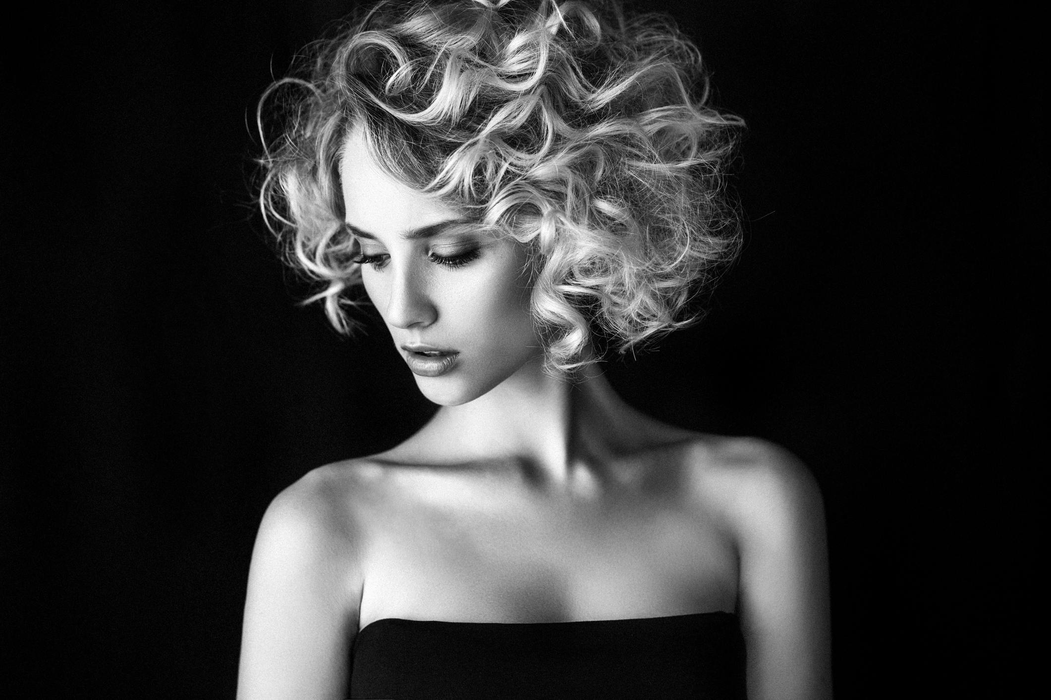 woman with short curly blonde hair