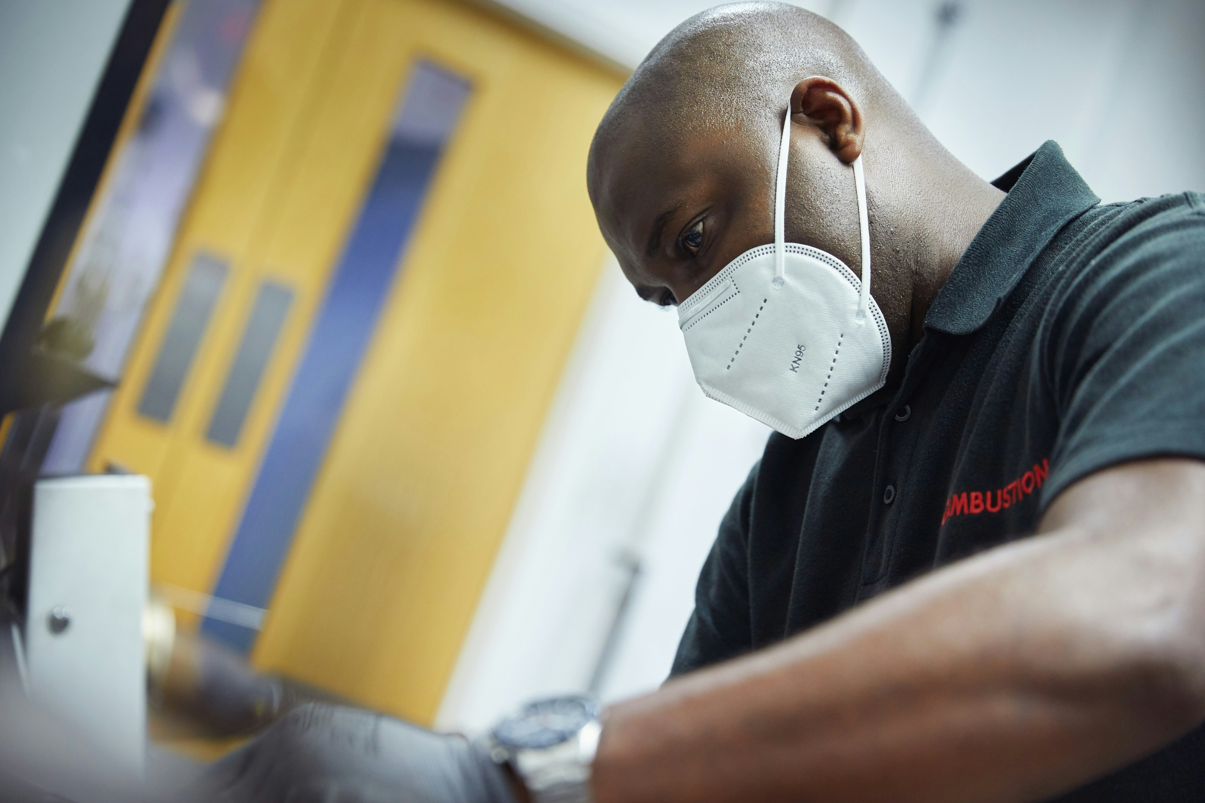 Cambustion technician wearing a face-mask