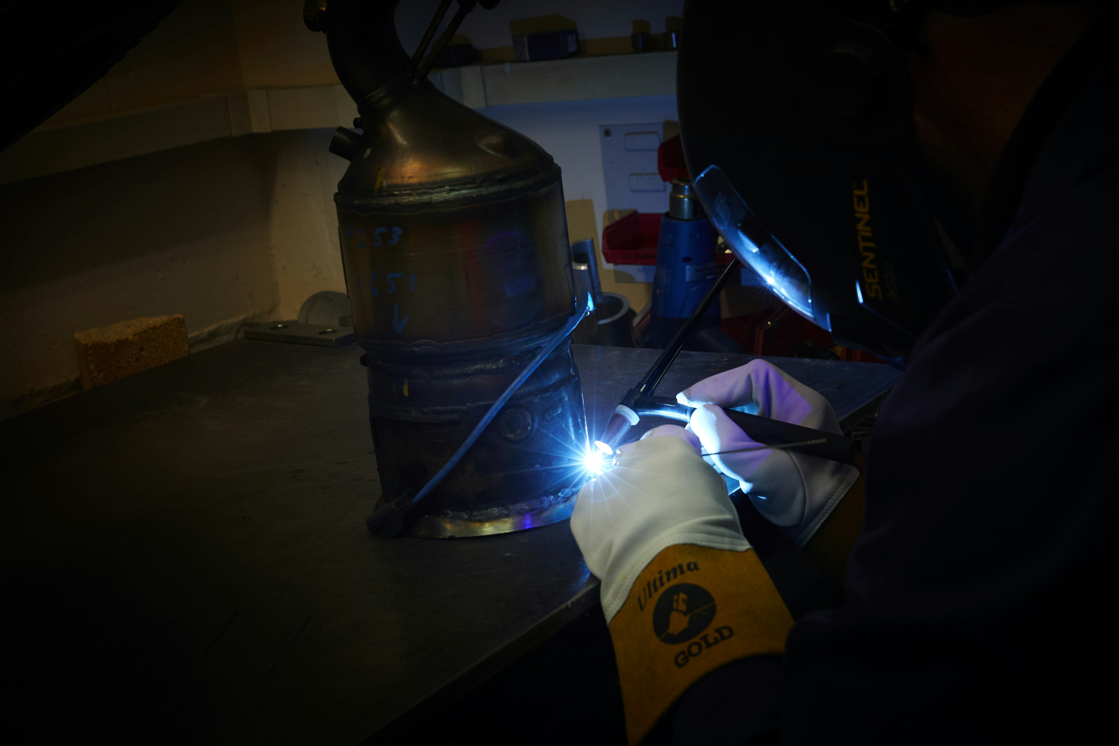 Cambustion technician welding an exhaust