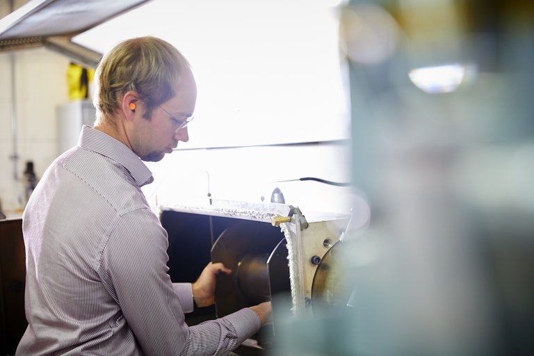 Cambustion engineer replacing DPF in DPG