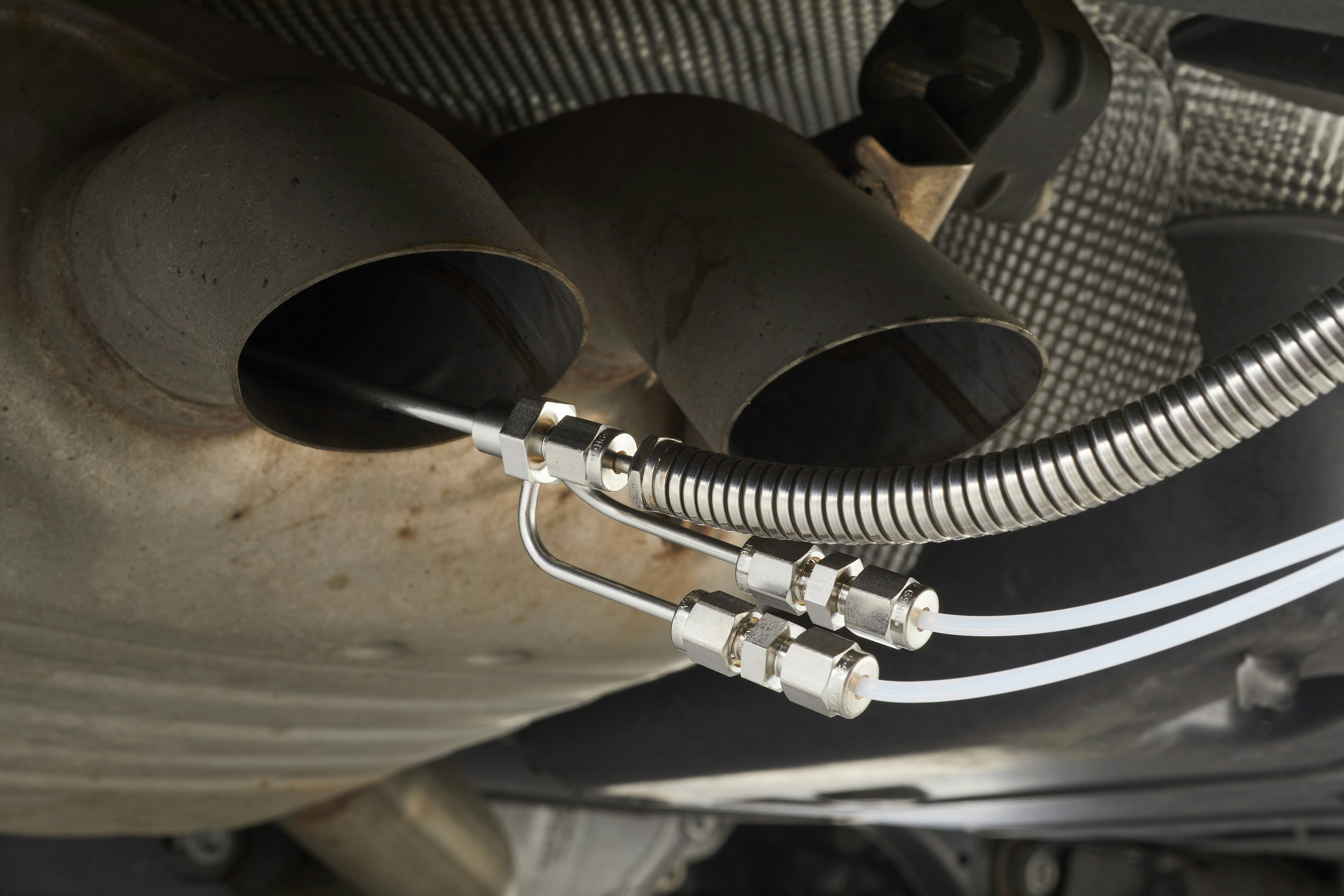 Cambustion sample probe in vehicle exhaust