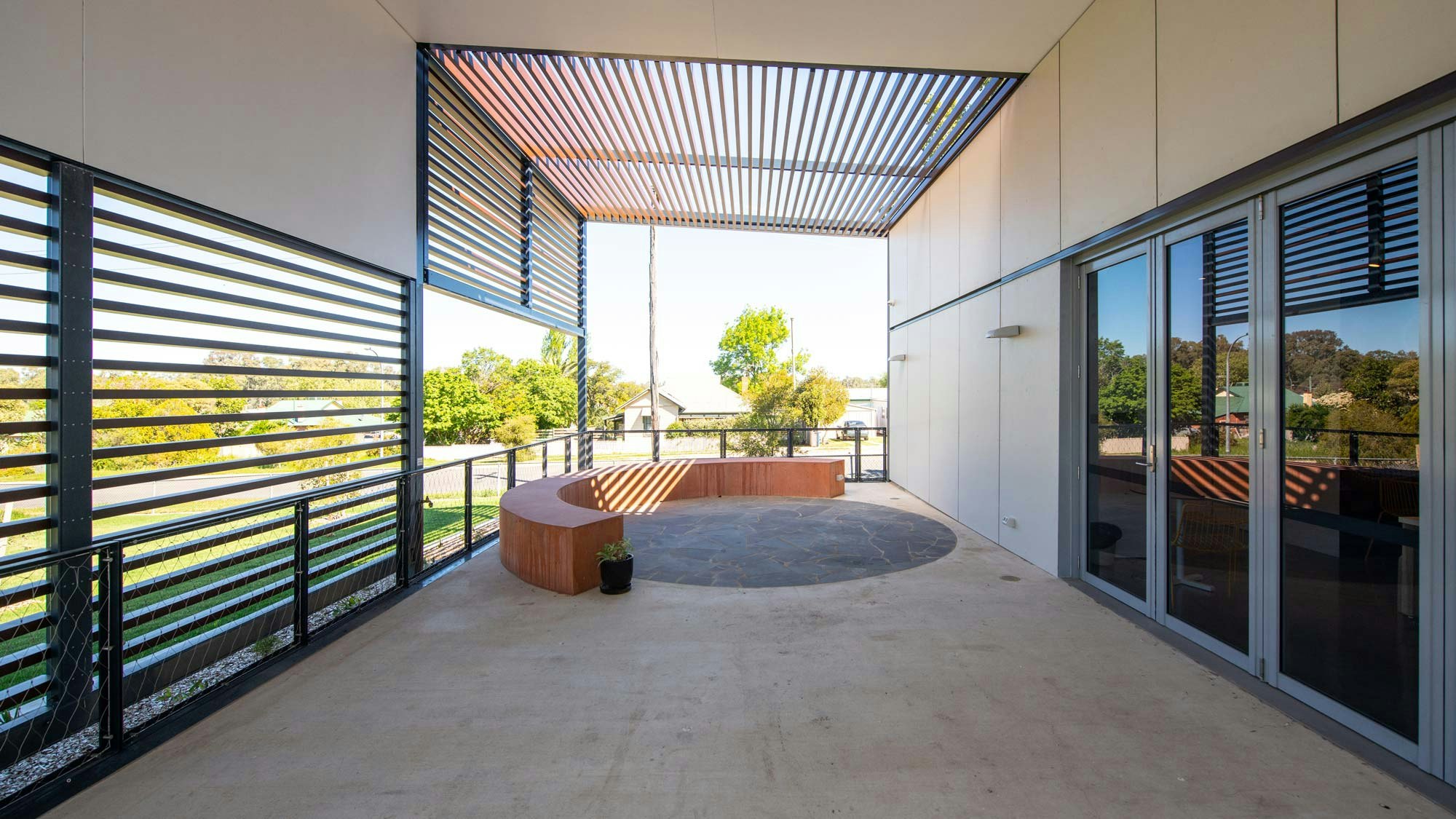 tafe NSW Corowa: outdoor courtyard
