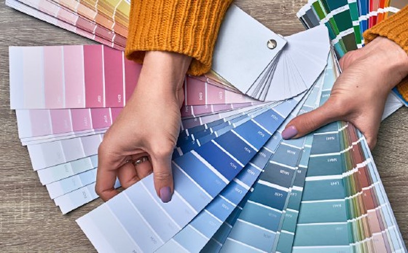 Quer usar mais cores na decoração? Aprenda a combiná-las!