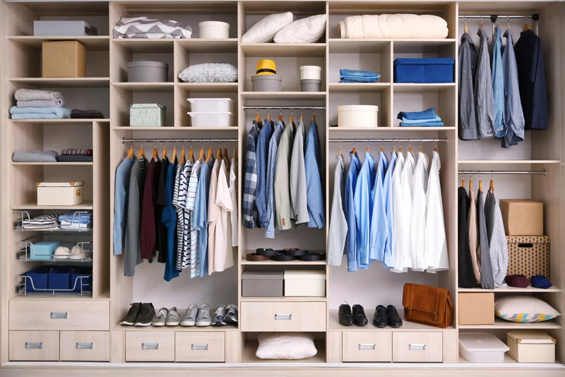 guarda-roupa organizado