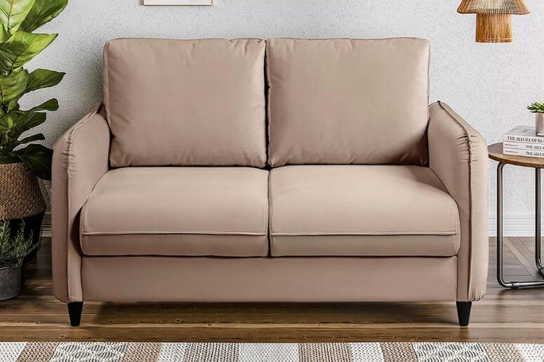 sofá pequeno na sala