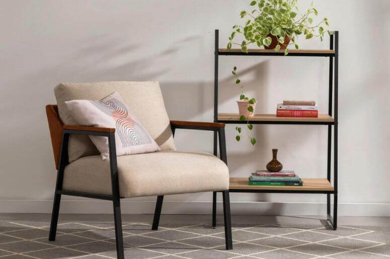 poltrona e estante vertical