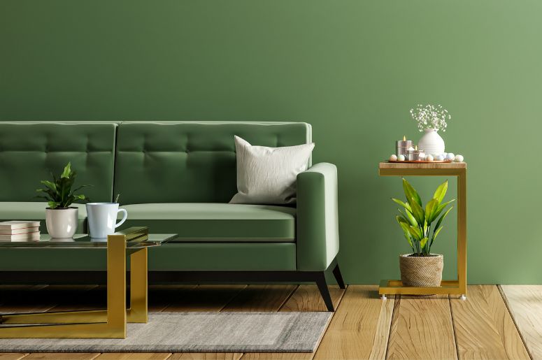 sofá verde e parede verde