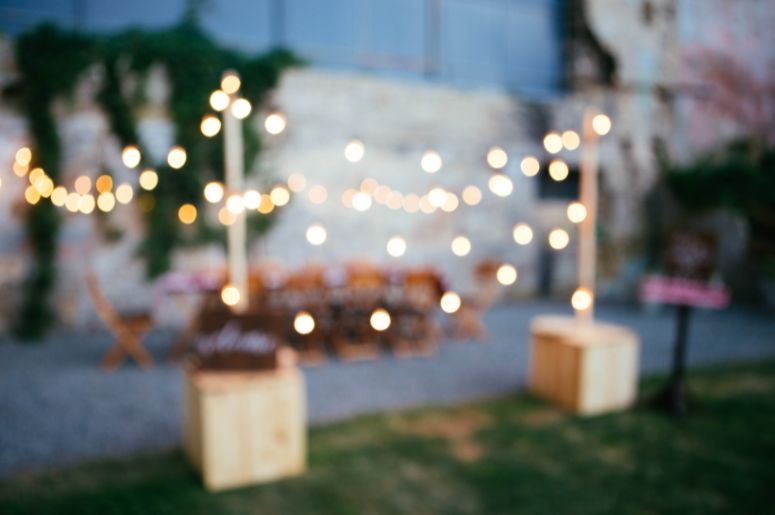 quintal decorado com luzes