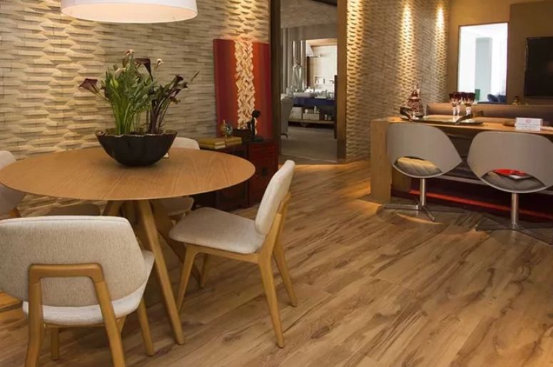 sala de jantar com piso laminado