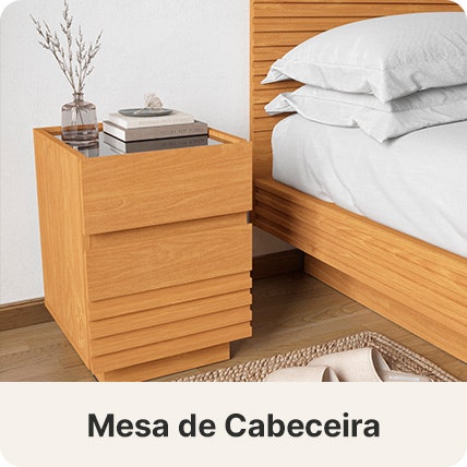 A mesa de cabeceira da linha Samambaia vai adicionar um toque de elegância ao seu quarto. É feita inteiramente de MDF, equipada com corrediças telescópicas e possui um sofisticado detalhe em vidro.