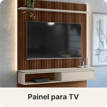O painel home para TV Samambaia é uma escolha elegante para a sua sala de estar. Possui uma porta basculante com detalhes ripados e sistema de pistão a gás, prateleira espessa para objetos decorativos, nicho e tampo chanfrado. O puxador embutido e a iluminação LED lateral adicionam charme ao móvel. Suporta TVs de até 65 polegadas, sendo uma opção atemporal para renovar sua sala com estilo e qualidade. Disponível nas cores Carvalho/OffWhite e
