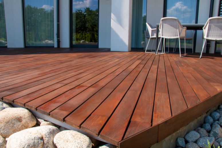 deck na entrada da casa