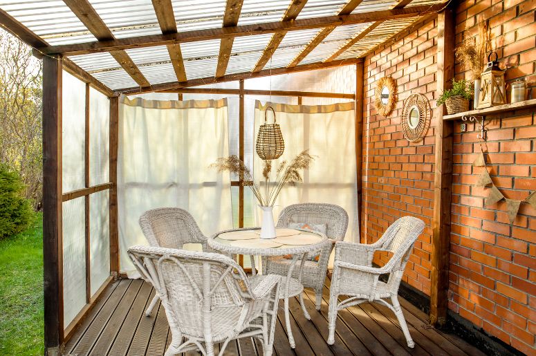 Casa com telhado de policarbonato