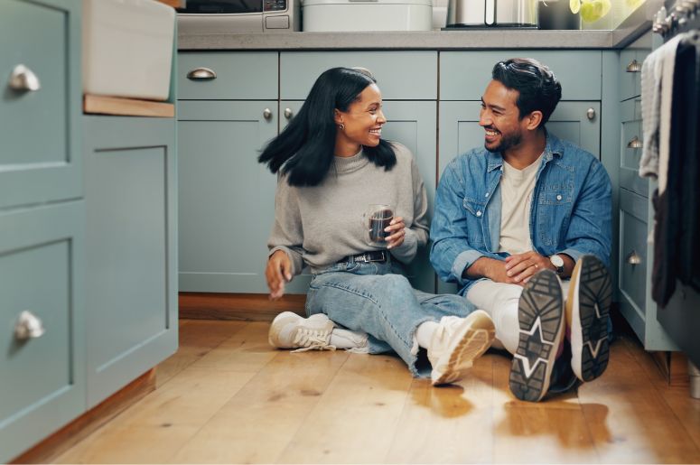 Casal na cozinha