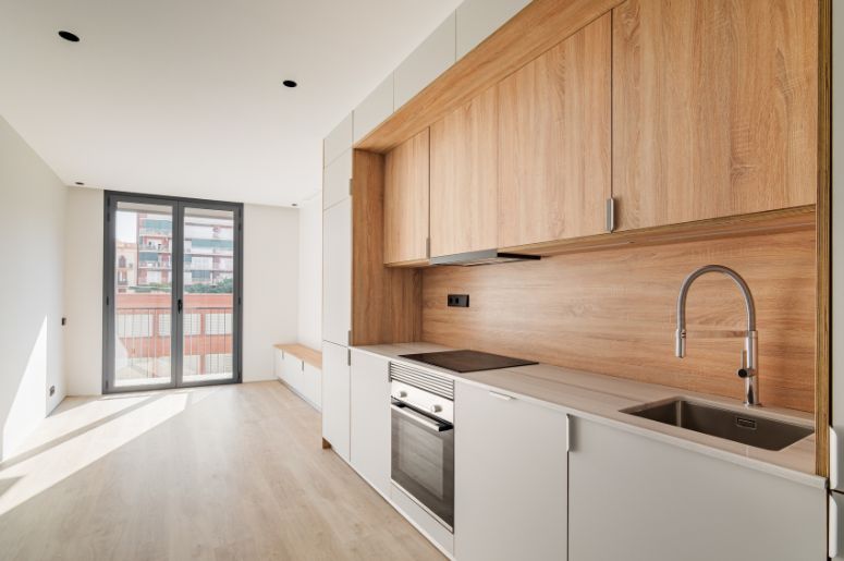 Cozinha com piso vinilíco de madeira