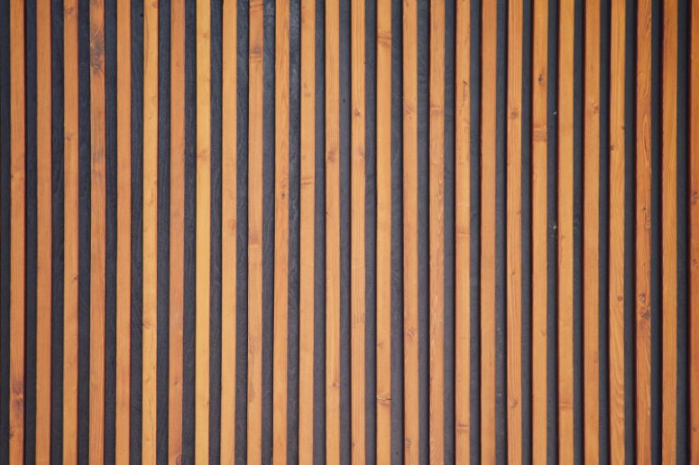 Painel ripado de madeira