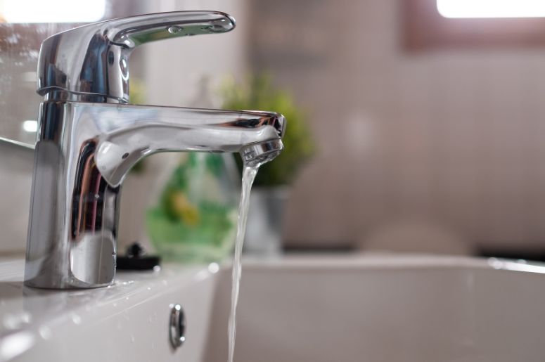 &Aacute;gua da torneira com baixa press&atilde;o