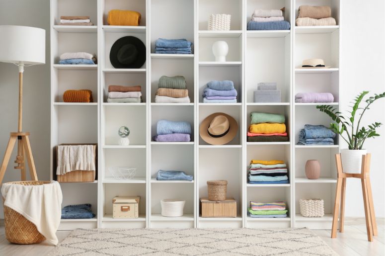 Guarda roupa branco decorado