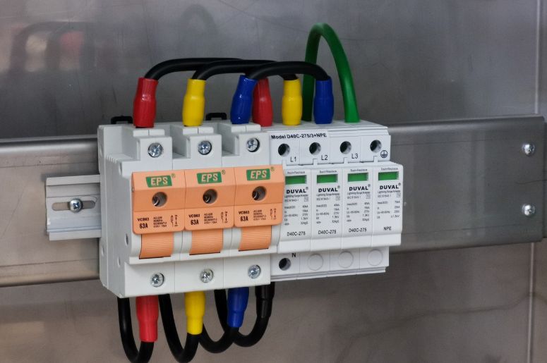 Dispositivo de Prote&ccedil;&atilde;o contra Surtos