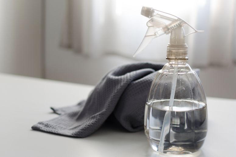 Vinagre branco no borrifador