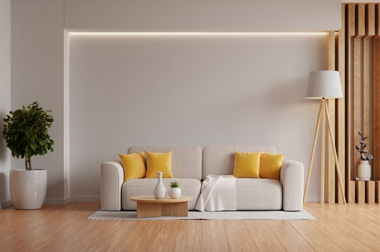 sofá branco em sala decorada